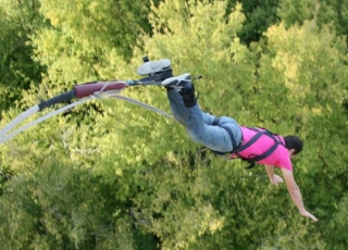  salto desde lo alto de la torre de 20 m